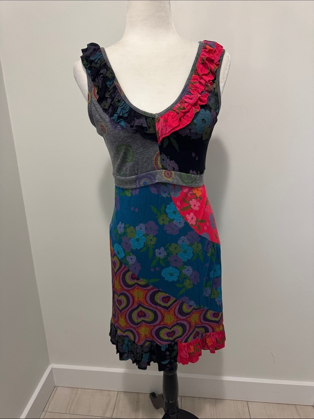 Papillon Sleeveless V Neck Patchwork Midi Dress  Floral & Ruffle Detail Sz L